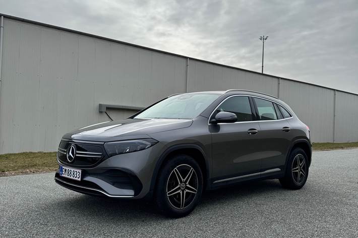 Grå Mercedes EQA fra 2023