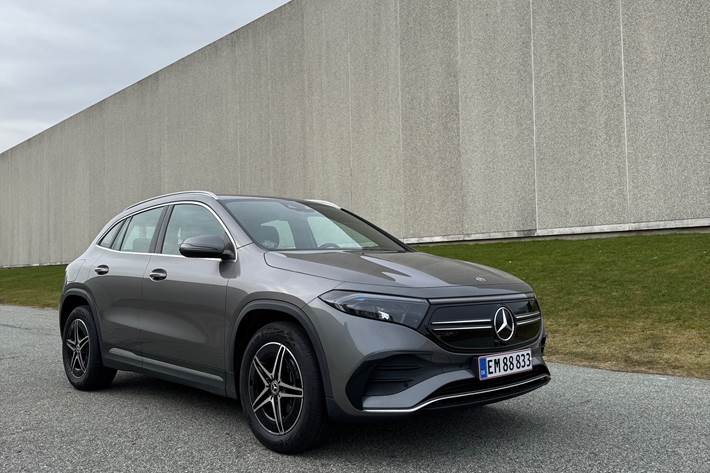 Grå Mercedes EQA fra 2023