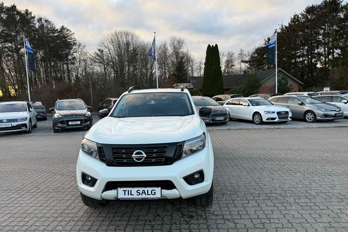 Hvid Nissan Navara fra 2020
