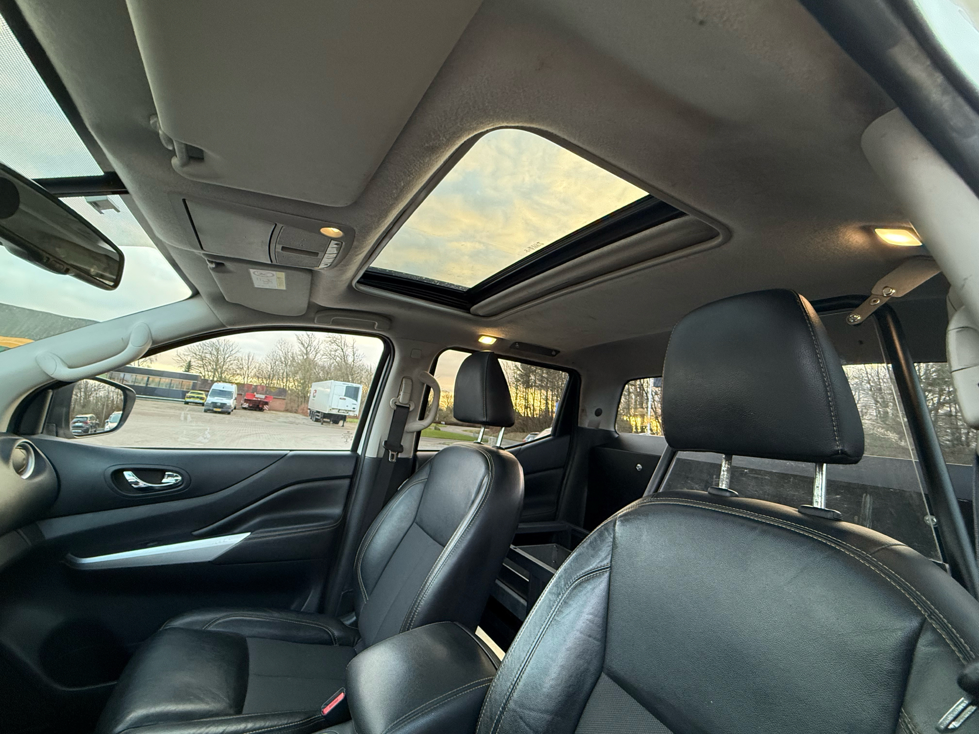 Hvid Nissan Navara fra 2020