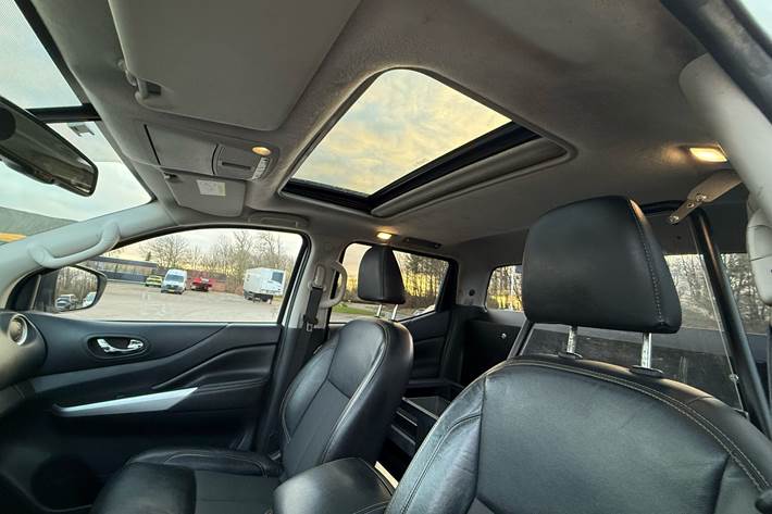 Hvid Nissan Navara fra 2020