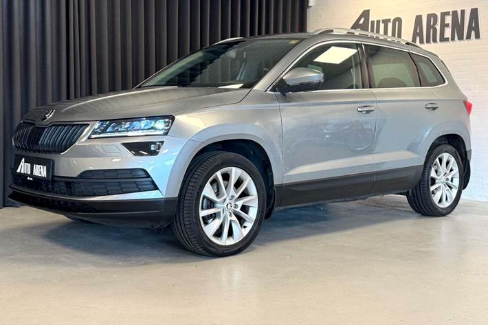 Grå Skoda Karoq fra 2018 set udefra