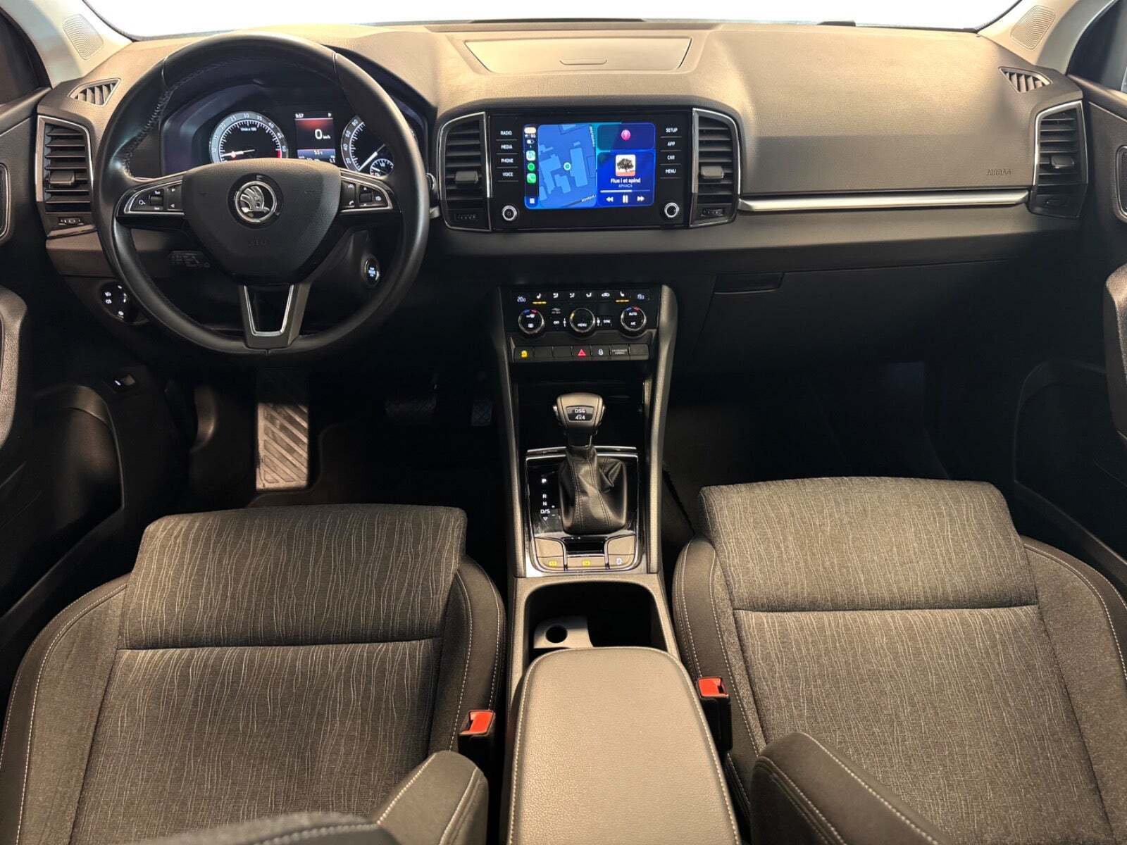 Grå Skoda Karoq fra 2018
