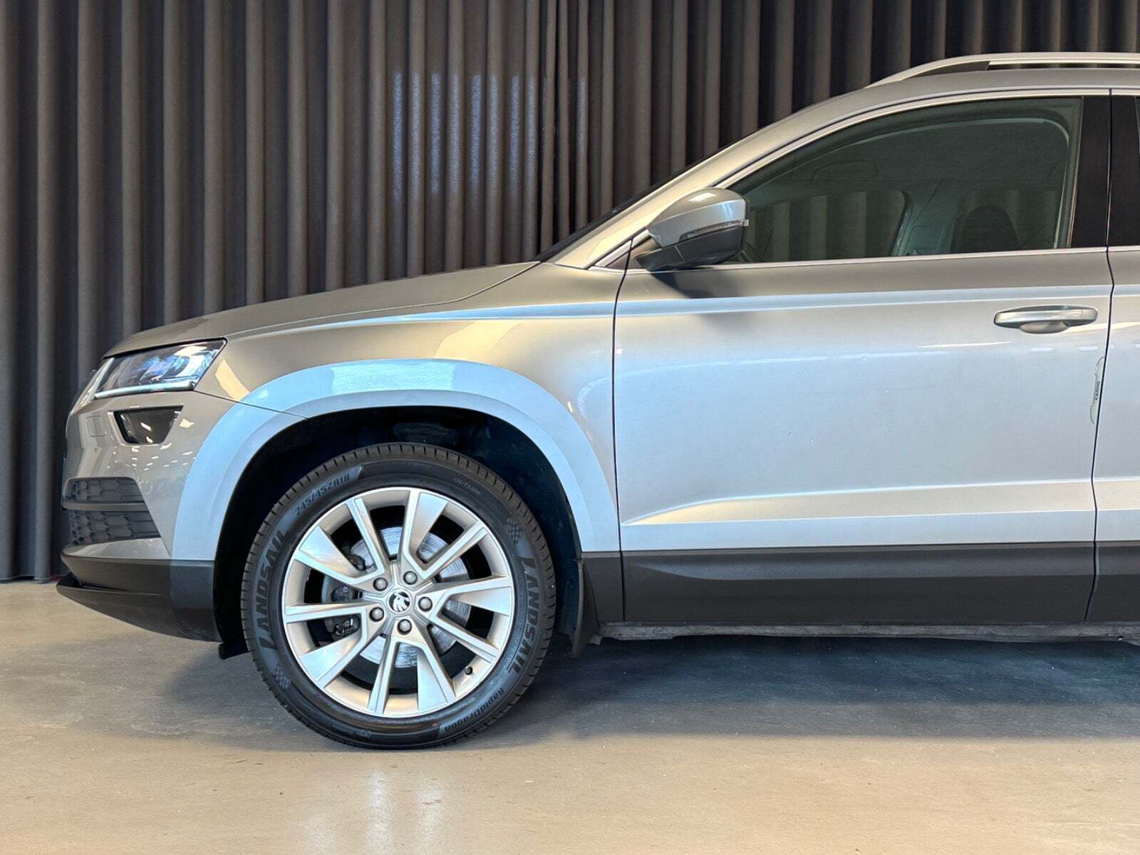 Grå Skoda Karoq fra 2018