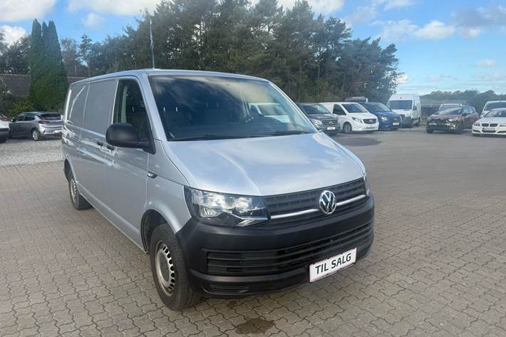 Grå VW Transporter fra 2017