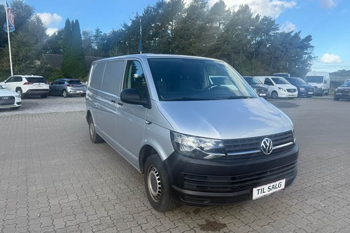 Grå VW Transporter fra 2017