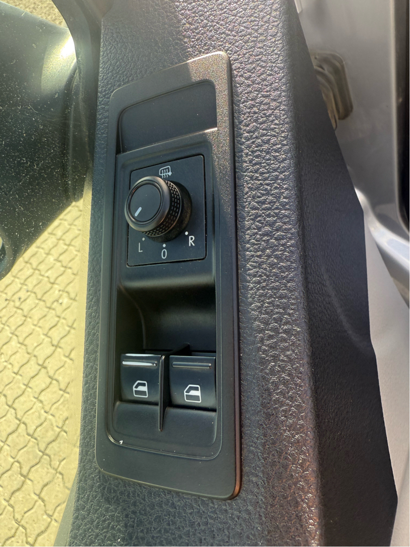 Grå VW Transporter fra 2017