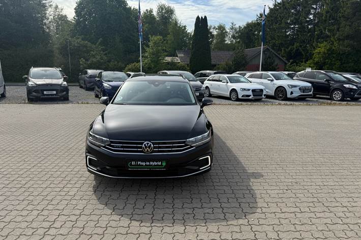 Sort VW Passat fra 2022