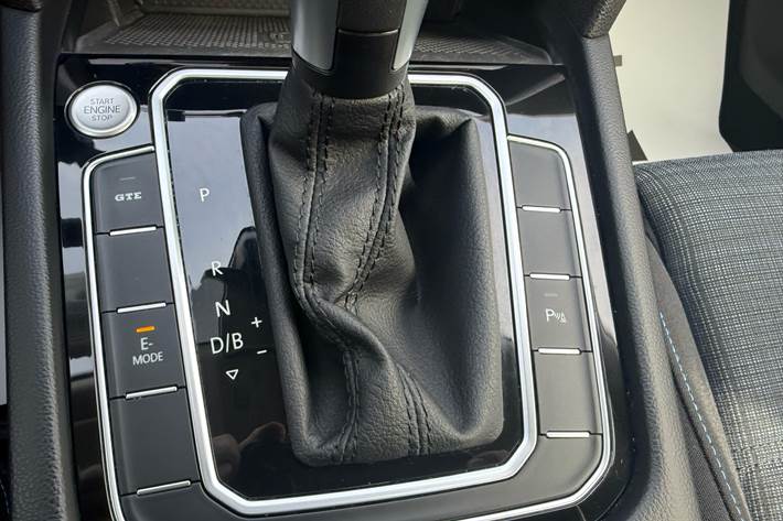 Sort VW Passat fra 2022