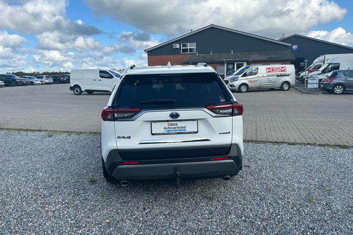 Hvid Toyota RAV4 fra 2019