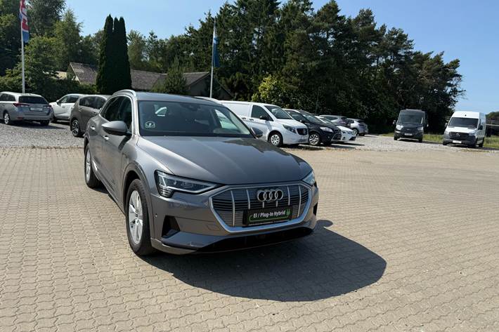 Grå Audi e-tron fra 2019