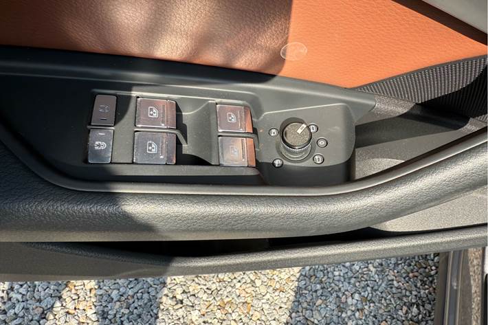 Grå Audi e-tron fra 2019