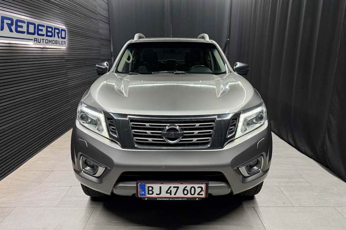 Grå Nissan Navara fra 2016