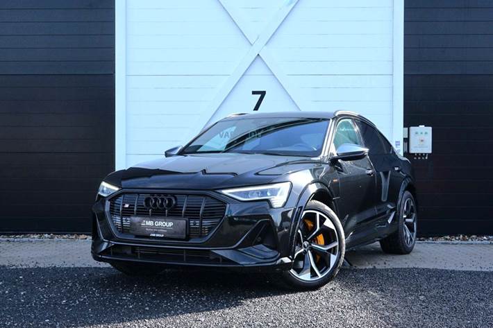 Sort Audi e-tron S fra 2021 set udefra