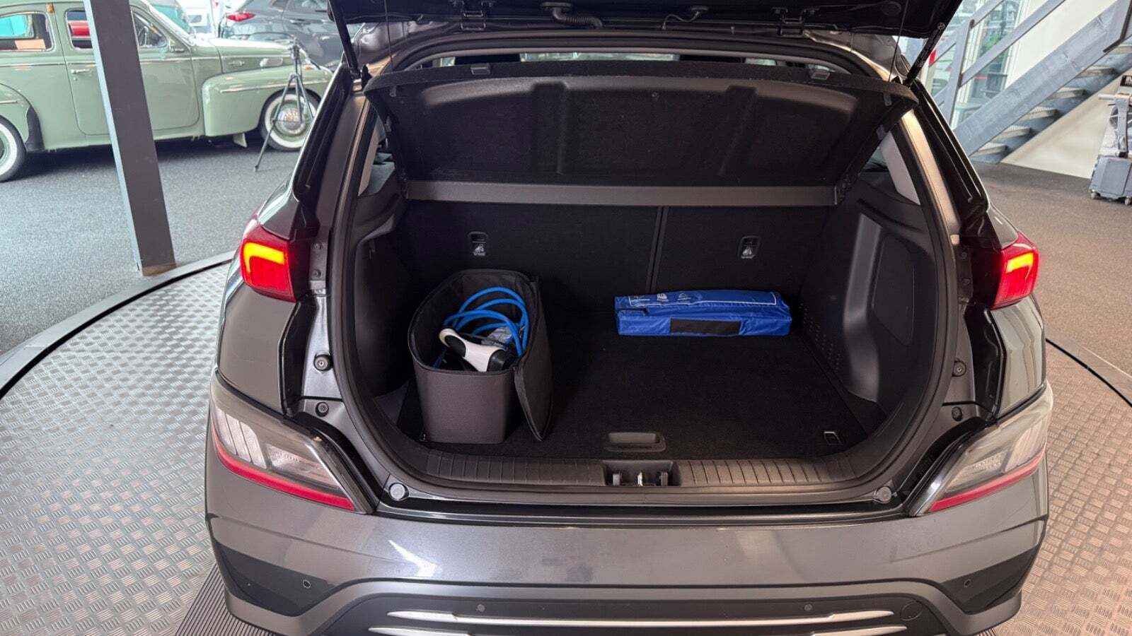 Grå Hyundai Kona fra 2021