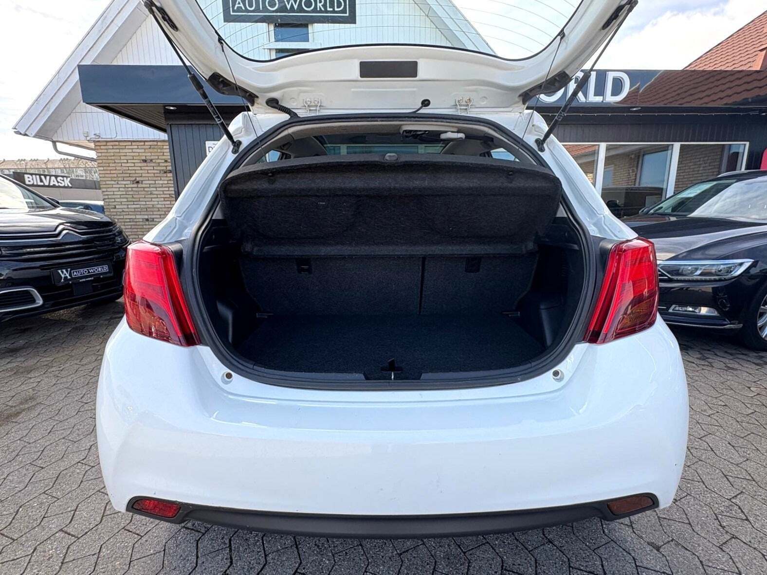 Hvid Toyota Yaris fra 2015