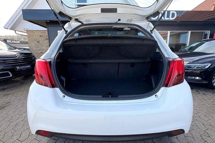 Hvid Toyota Yaris fra 2015