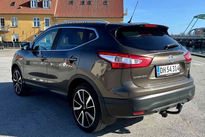Brun Nissan Qashqai fra 2017