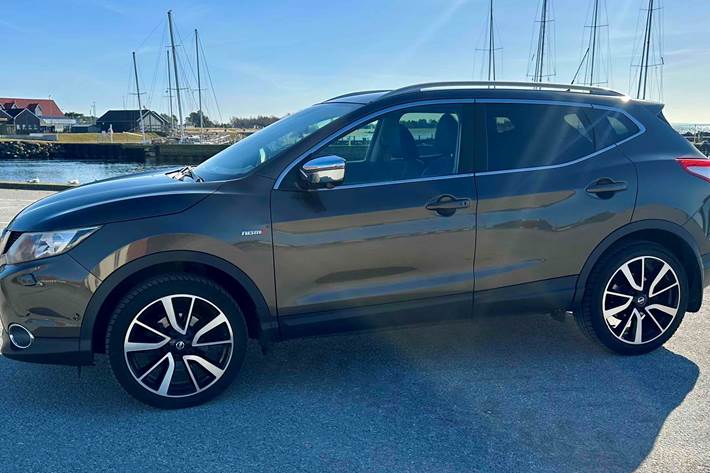Brun Nissan Qashqai fra 2017