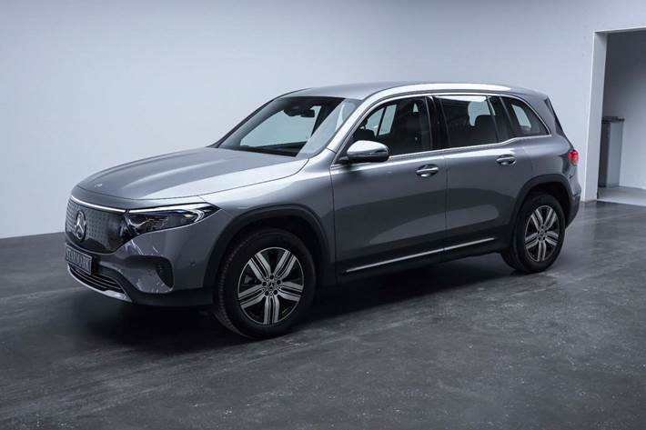 Grå Mercedes EQB250+ fra 2024