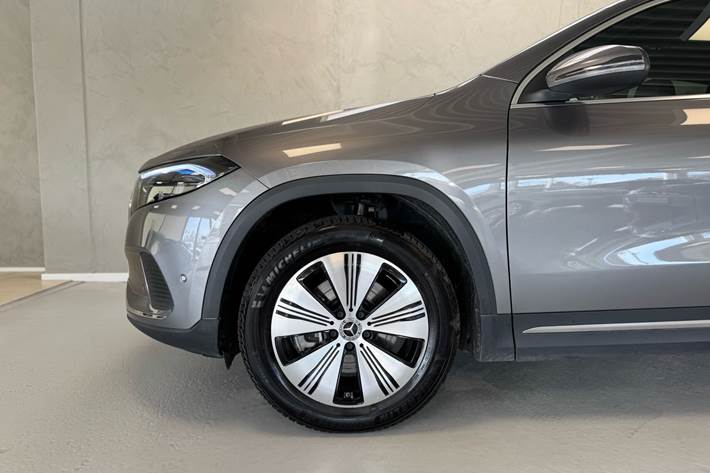 Grå Mercedes EQA 250 fra 2023