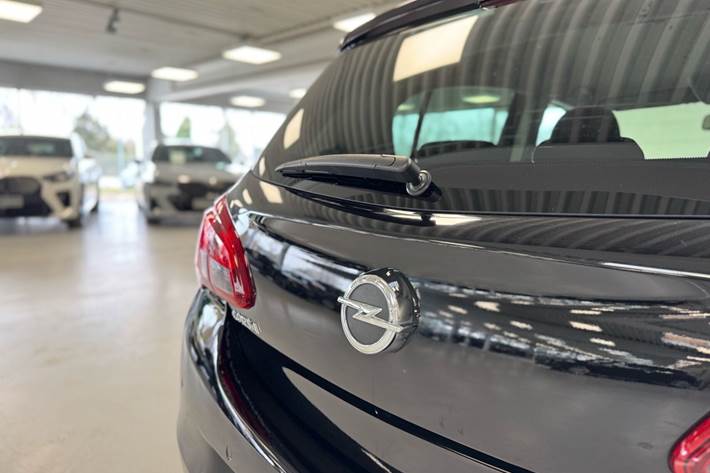 Sort Opel Corsa fra 2019