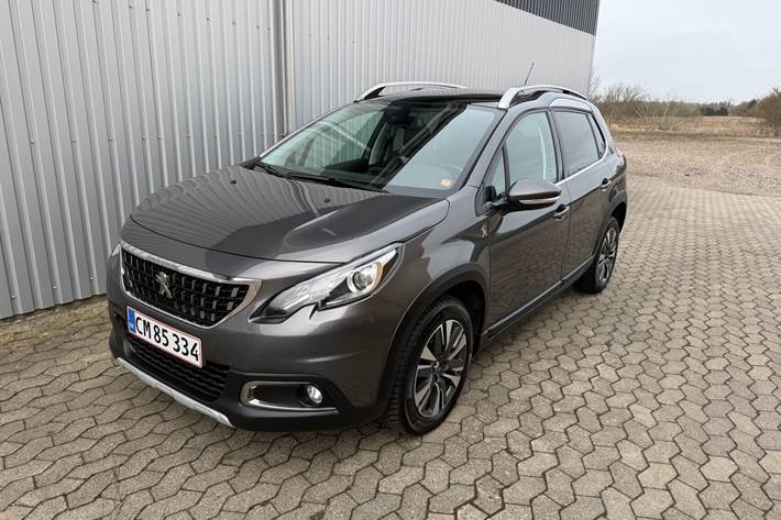 Grå Peugeot 2008 fra 2019