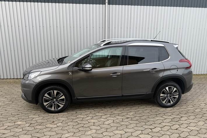 Grå Peugeot 2008 fra 2019