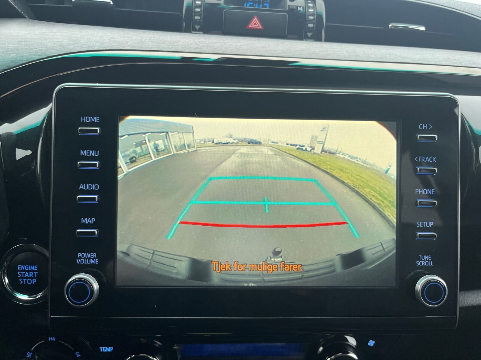 Grå Toyota HiLux fra 2022