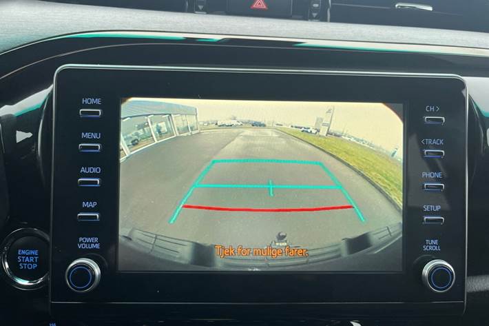 Grå Toyota HiLux fra 2022