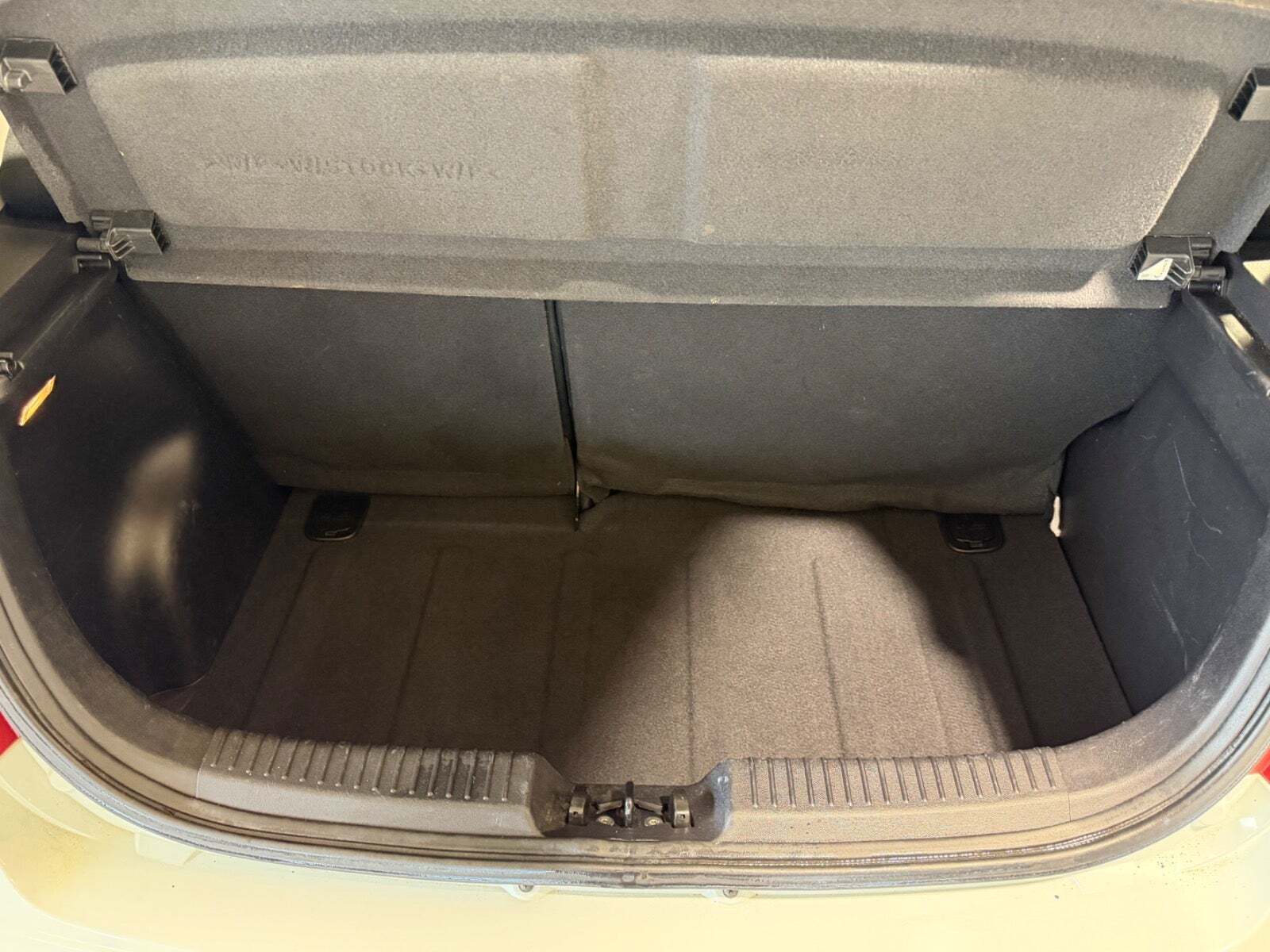 Hvid Hyundai i10 fra 2012