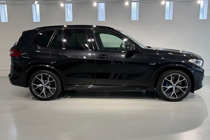 Sort BMW X5 fra 2022