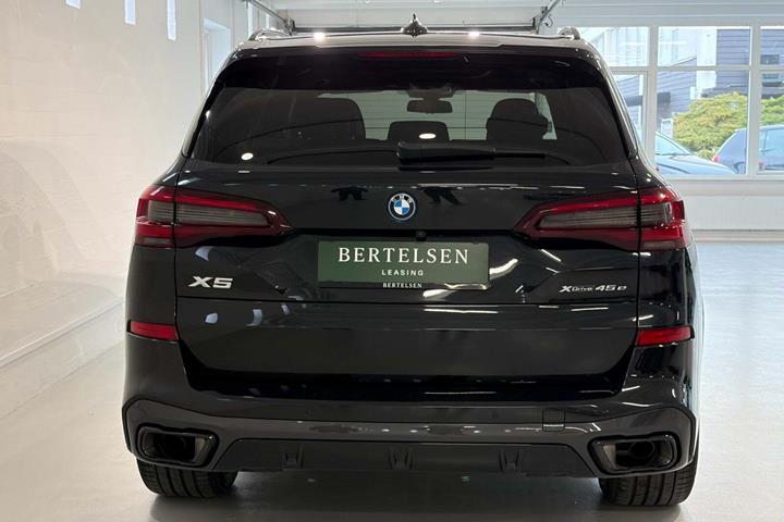 Sort BMW X5 fra 2022