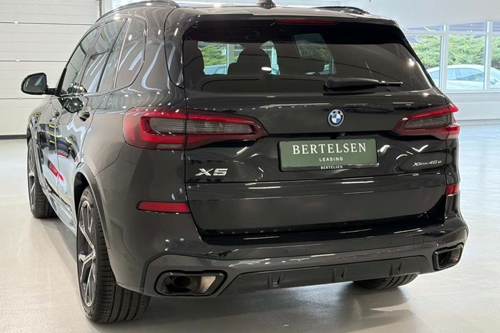 Sort BMW X5 fra 2022