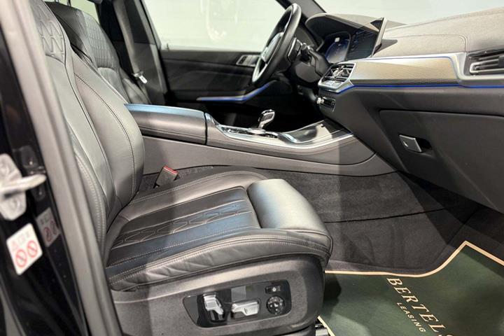 Sort BMW X5 fra 2022