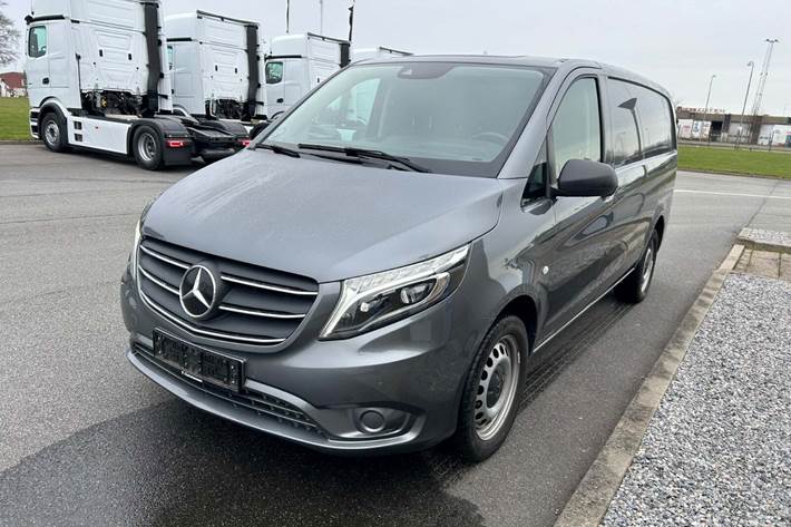 Grå Mercedes Vito 116 fra 2022