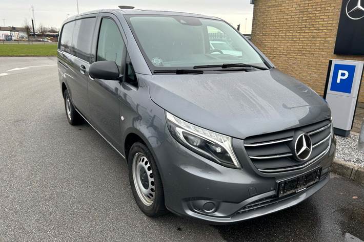 Grå Mercedes Vito 116 fra 2022