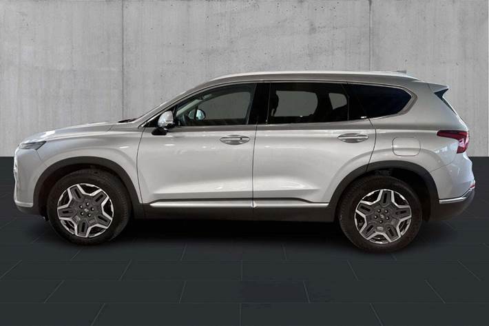 Sølv Hyundai Santa Fe fra 2023