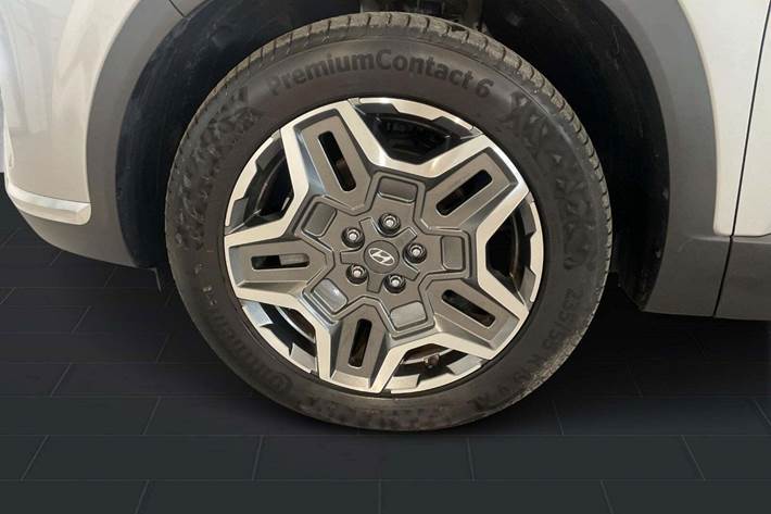 Sølv Hyundai Santa Fe fra 2023