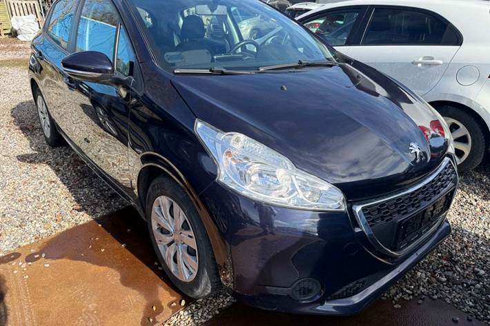 Blå Peugeot 208 fra 2014