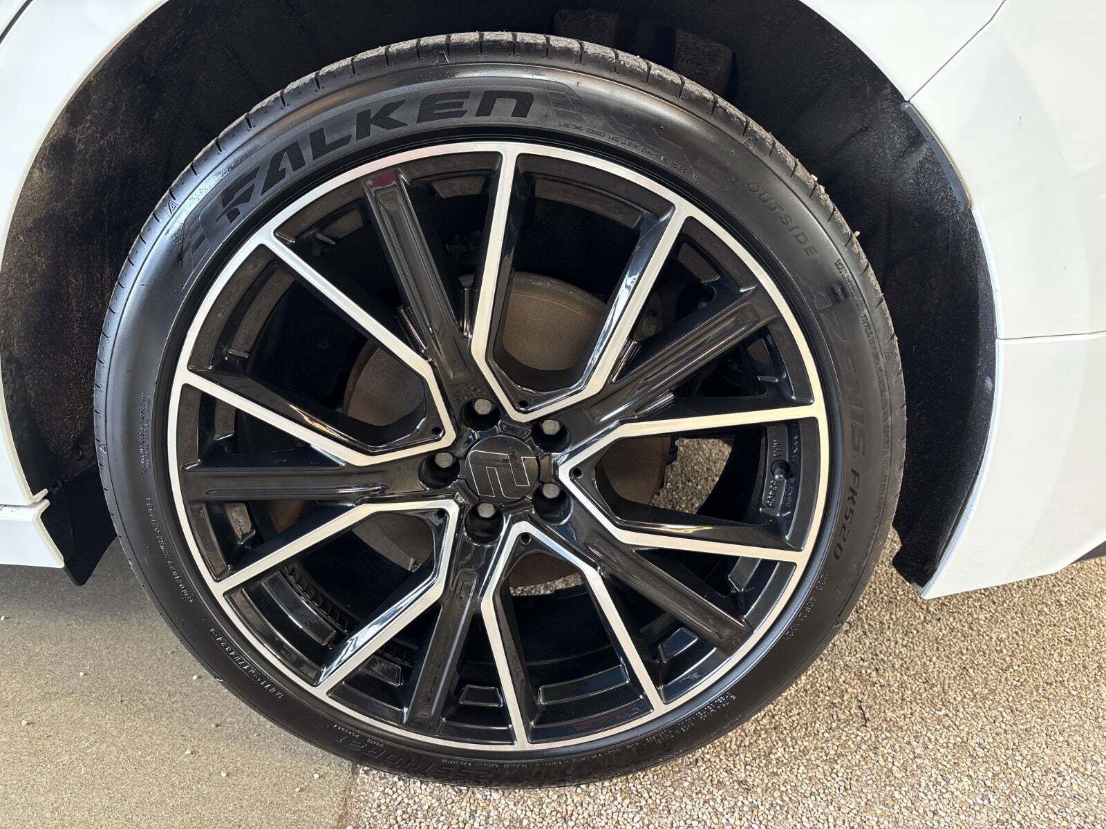 Hvid Skoda Enyaq fra 2022