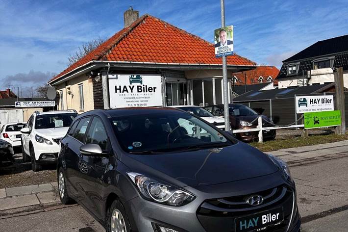 Grå Hyundai i30 fra 2013