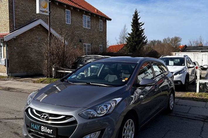 Grå Hyundai i30 fra 2013