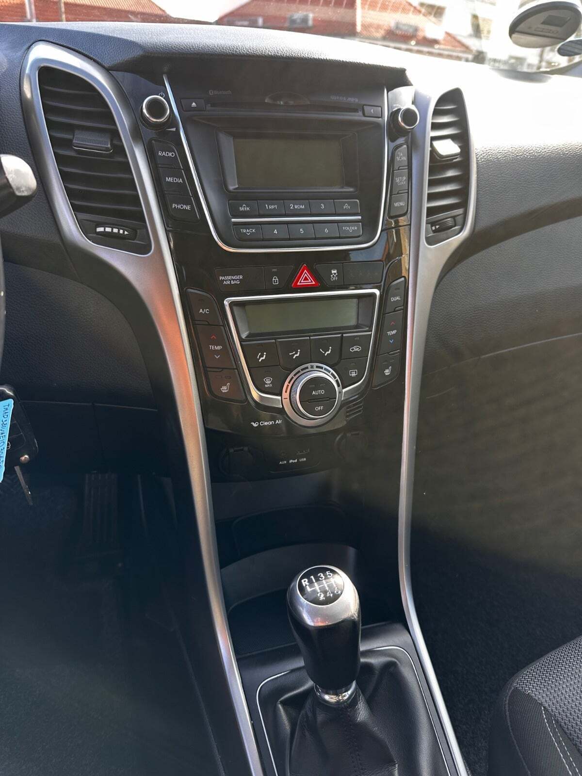 Grå Hyundai i30 fra 2013