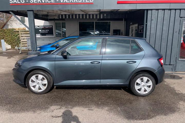 Grå Skoda Fabia fra 2018