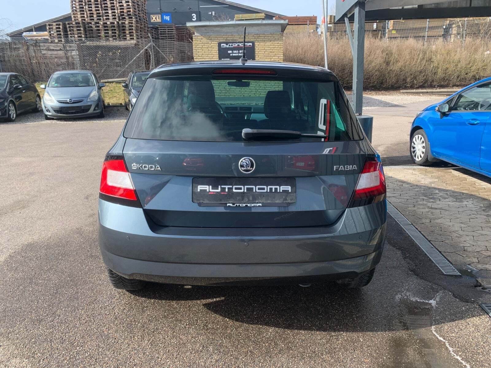 Grå Skoda Fabia fra 2018