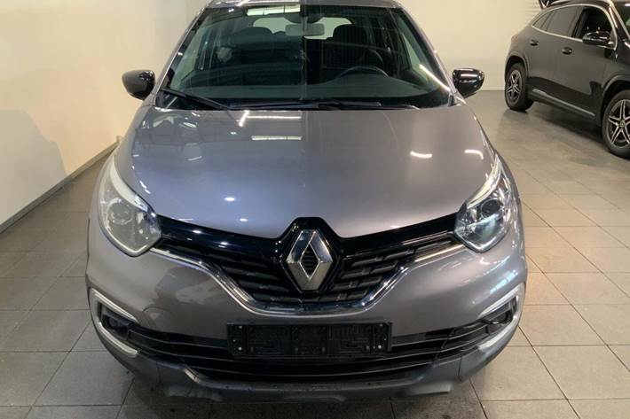 Grå Renault Captur fra 2018
