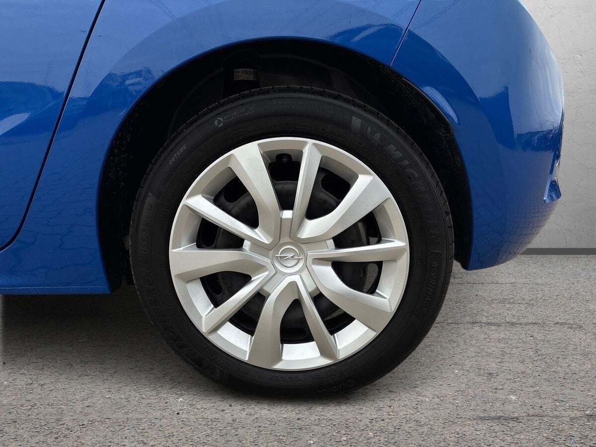 Blå Opel Corsa-e fra 2023