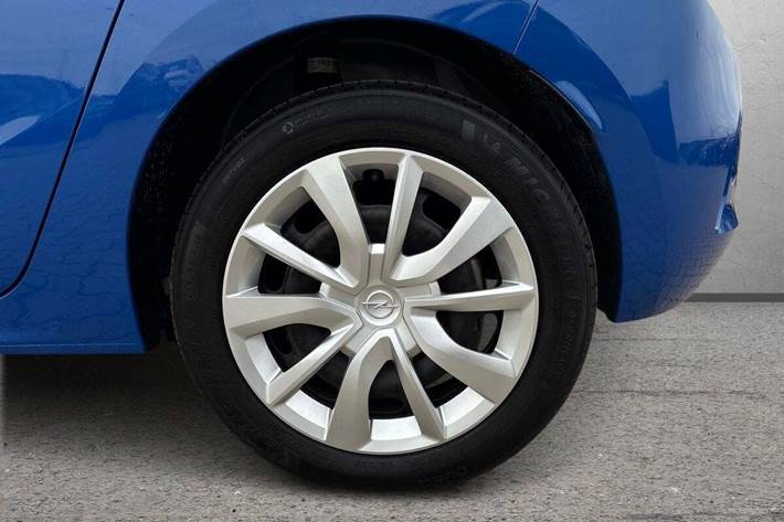 Blå Opel Corsa-e fra 2023