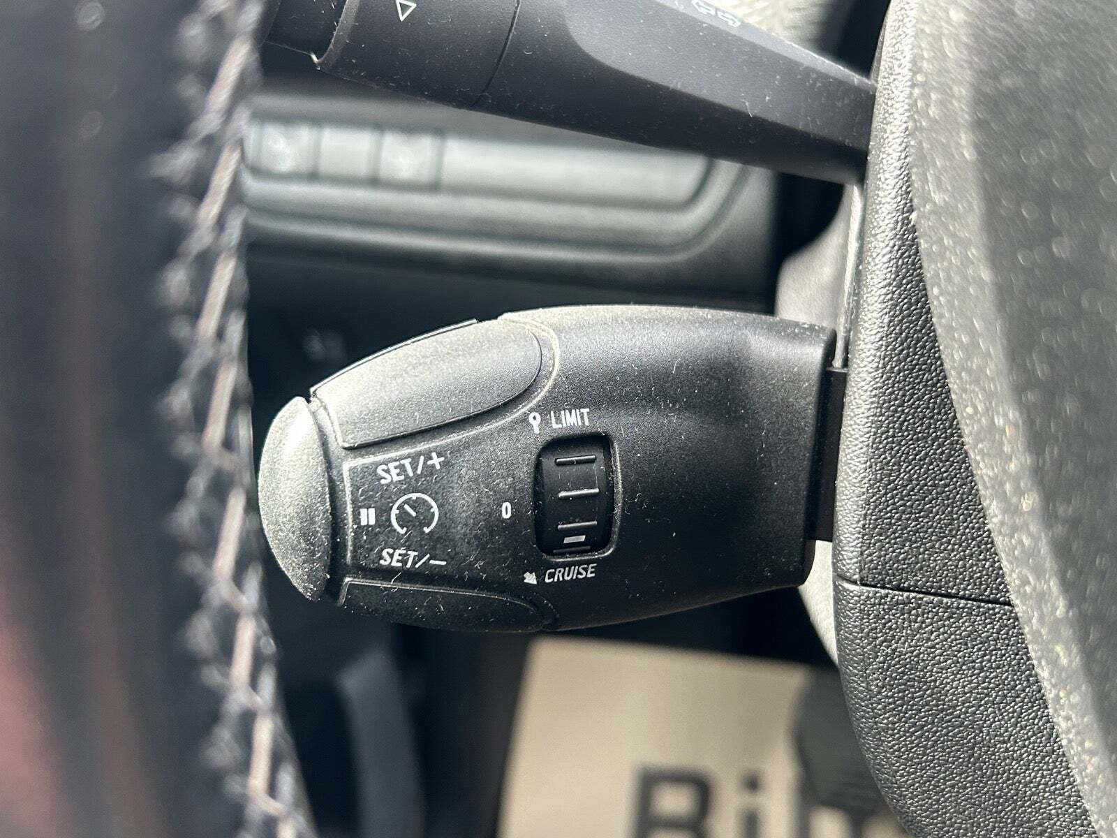 Sølv Peugeot 208 fra 2017